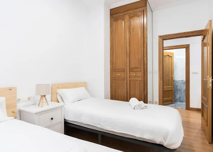 Espacioso Y Bien Equipado Cerca De La Playa דירה *